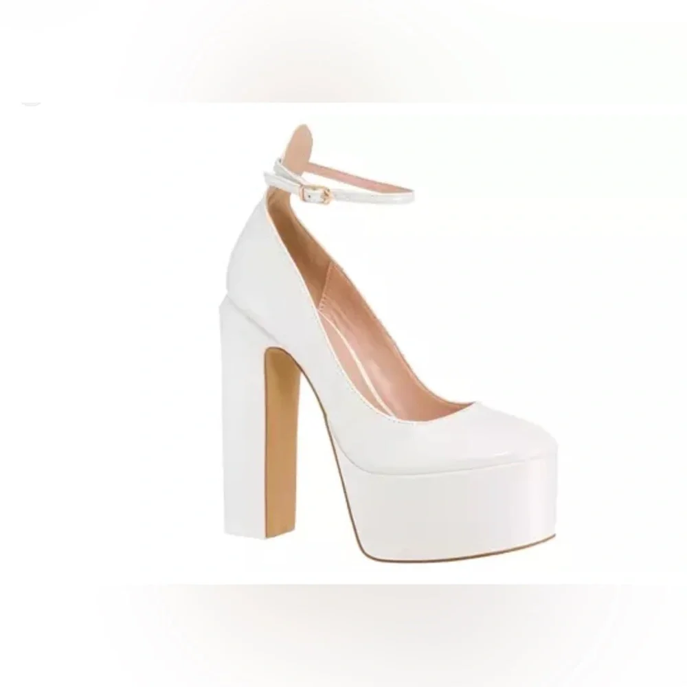 Lady Godiva Abbey Women's Platform Pump